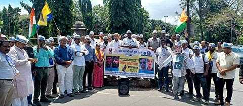 पुण्यात पाकिस्तानच्या पुतळ्याला जोडे मारो आंदोलन