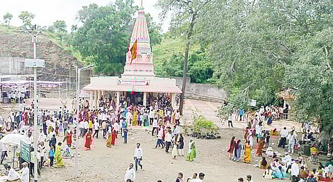 बोधेगाव : केदारेश्वर यात्रेवर दुष्काळाचे सावट; भाविकांची तुरळक गर्दी