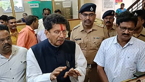 सिंधुदुर्गातील ५८१ शाळा बंद होणार ही अफवा: दीपक केसरकर