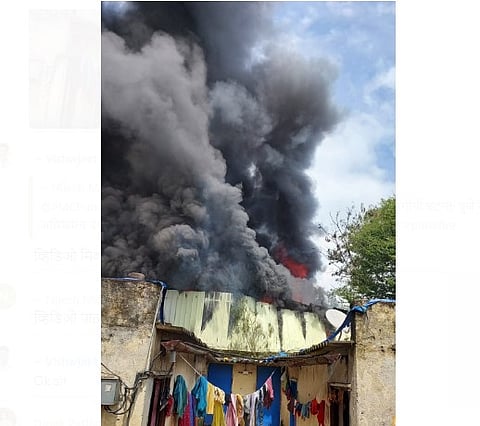 Pune Fire News : मोठी दुर्घटना टळली! पुण्यातील धायरीत ३ कंपन्यांना भिषण आग; ४० ते ५० नागरींकांचे वाचले प्राण