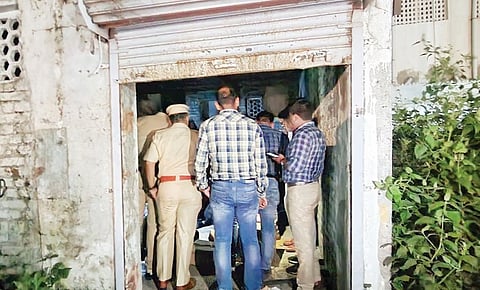 एक्साईजने डोंगर पोखरून काढला उंदीर; कारवाईचा नुसताच गाजावाजा