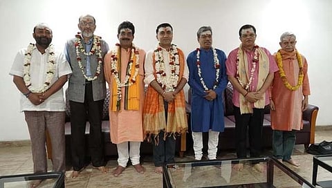 गोवा: मुख्यमंत्री, भाजप नेते वाराणसीत; काशी विश्वनाथच्या पिंडीवर अभिषेक