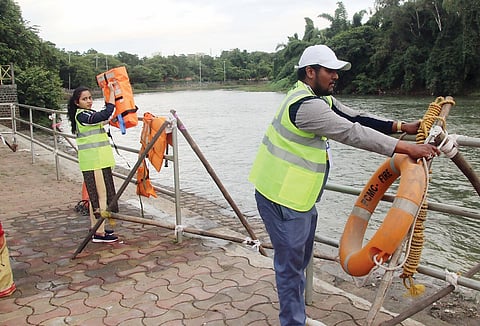 Pimpri News : विसर्जन घाटांवर वैद्यकीय, अग्नीशमन पथक तैनात