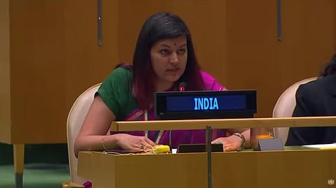 संयुक्त राष्ट्र आमसभेत ( युएनजीए) बोलताना भारताच्या सचिव पेटल गहलोत.