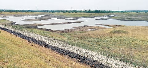 कुरकुंभ : जिरेगाव तलावाने गाठला तळ ; पाणीटंचाईचे संकट