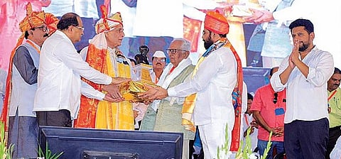 लोणी : सहकार चळवळ लोकशाहीचे उत्तम उदाहरण : संरक्षण मंत्री राजनाथ सिंह