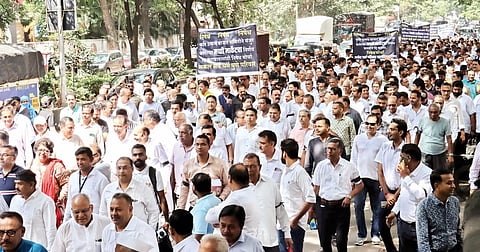 पुण्यात मासळी बाजाराच्या विरोधात मूक मोर्चा