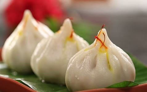 Tandalache Ukadi Modak : तांदळाच्या पिठाचे मोदक तुटू नये यासाठी…