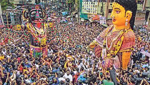 नागपुरात भर पावसात ‘मारबत’ची धूम