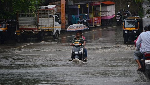 Nashik Rain (छाया : हेमंत घोरपडे)