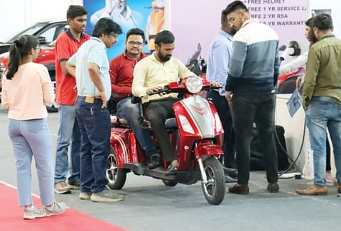 नागरिकांना पुढारी एक्स्पो व ऑटो शोची मोहिनी