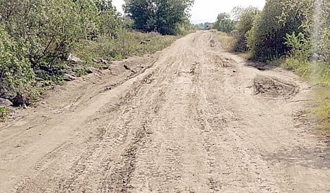 Pune District : फाकटे ते वडनेर रस्त्याची दुरवस्था