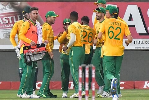 ODI World Cup : द. आफ्रिकेला मोठा धक्का! ‘हे’ 2 खेळाडू वर्ल्डकपमधून बाहेर