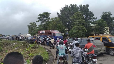 रोहा नागोठणे मार्गावर वाहतूक कोंडी