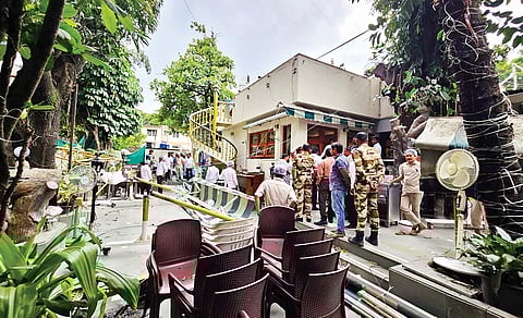 पुणे : ‘वैशाली’च्या अतिक्रमणावर हातोडा