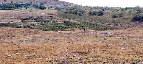 ऐन पावसाळ्यात विजयवाडी तलाव कोरडाठाक