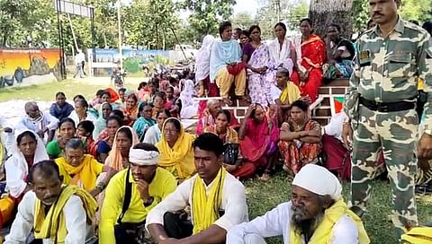 चंद्रपूर: पोंभुर्ण्यात वनविभागाच्या कार्यालयासमोर आदिवासी बांधवांचा ठिय्या