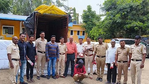 धाराशीव: जकेकुर चौरस्ता येथे गुटख्याची वाहतूक करणारा टेम्पो पकडला, ५० लाखांचा मुद्देमाल जप्त