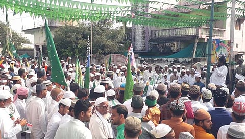 हिंगोली: शिरड शहापूर येथे ईद-ए-मिलादुन्नबीनिमित्त मिरवणूक