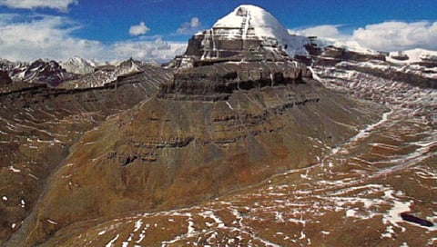 Mount Kailash : कैलास पर्वतावर का होऊ शकत नाही गिर्यारोहण?