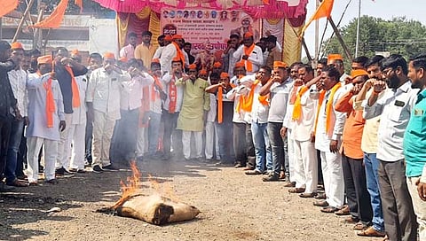 Maratha Reservation Protest : गुणरत्न सदावर्ते यांच्या प्रतिमेचे मोडनिंब येथे दहन