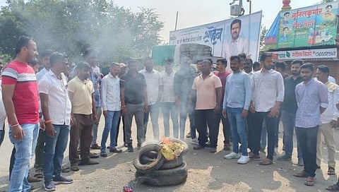 सांगली : खानापूर व विटा तालुक्यात आंदोलन तीव्र ; टायर्स जाळून सरकारचा निषेध