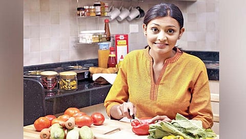 गृहिणींचे आराेग्य सर्वात महत्त्वाचे, कशी असावी आरोग्यदायी दिनचर्या?