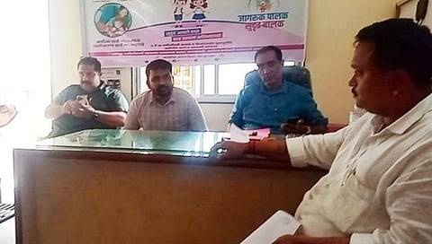 कोल्हापूर: बांबवडेत बेशिस्त वैद्यकीय अधिकाऱ्यांना पदाधिकाऱ्यांनी खडसावले