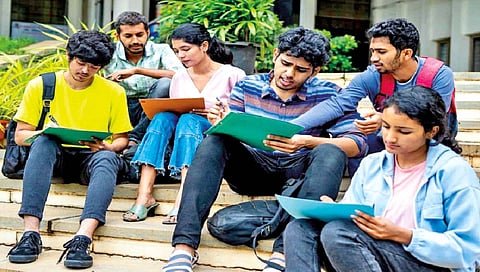 यंदापासून पदवीधारकाला इंटर्नशिप अनिवार्य, UGC चा निर्णय