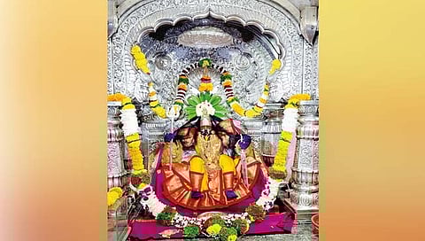 Navratri 2023 : प्रतापगडावरील भवानीमाता मंदिर उजळले