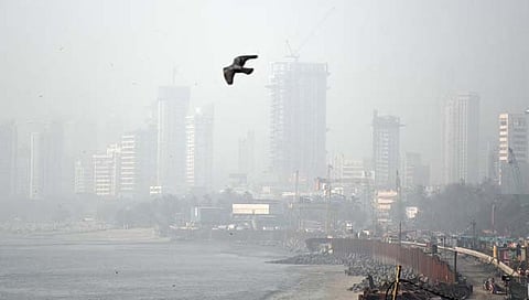 Mumbai news : मुंबईची हवा प्रचंड खालावली