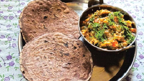 Ragi Roti : नाचणीच्या भाकरीत असतात ‘हे’ आरोग्यदायी गुण…