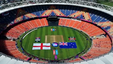 World Cup 2023 : वर्ल्डकपच्या पहिल्याच सामन्यात स्टेडियम रिकामे