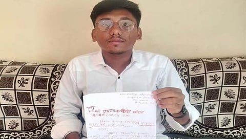 जळगाव: धरणासाठी बुधगावच्या तरुणाने रक्ताने लिहिले मुख्यमंत्र्यांना पत्र