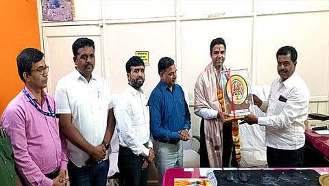 चांदवडच्या श्री रेणुकामातेचे जिल्हाधिकारी जलज शर्मा यांनी घेतले दर्शन