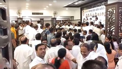 नागपूर : काँग्रेसच्या आढावा बैठकीत गदारोळ; समर्थकांसह नेते आमने-सामने