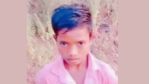 धुळे : वडील गेले, आईने दुसरे लग्न केले ; अकरा वर्षांच्या मुलाने मृत्यूला केलं जवळ