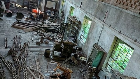 धुळे : साक्रीच्या बंद पांझराकान साखर कारखान्यात चोरी