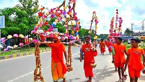 सप्तशृंगी गडावर हजारो कावडी धारकांचे आगमन