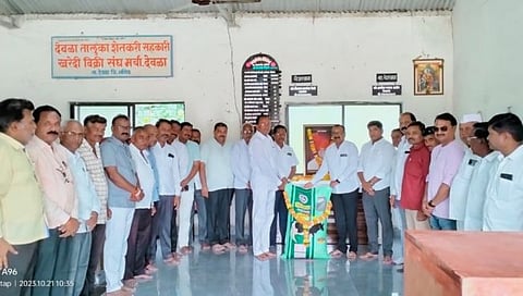 नाशिक : सभापती योगेश आहेर यांच्या हस्ते पशुखाद्य विक्रीचा शुभारंभ