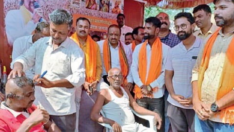 सातारा : मराठा आंदोलनाची धग वाढली; कुठे मुंडन तर कुठे राजीनामास्त्र