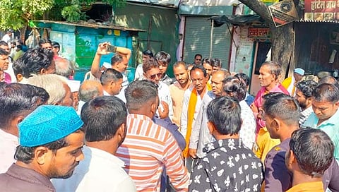 छ. संभाजीनगर: घाटनांद्रा येथे महावितरण कर्मचाऱ्यांना शेतकऱ्यांचा घेराव