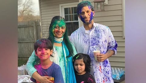 Indian Couple Death : भारतीय वंशाच्या जोडप्याचा अमेरिकेत खून झाल्याचा संशय; दोन मुलांसह राहत्या घरी चौघांचे मृतदेह