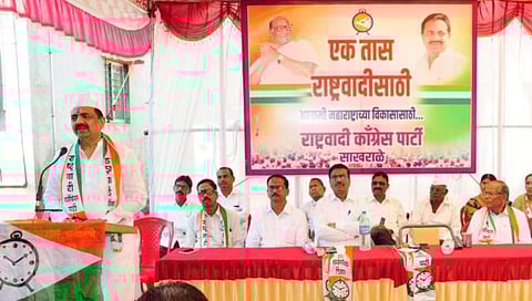 मोदींची लोकप्रियता कमी होत असल्याने घरोघरी माईक घेऊन फिरण्याची वेळ : जयंत पाटील