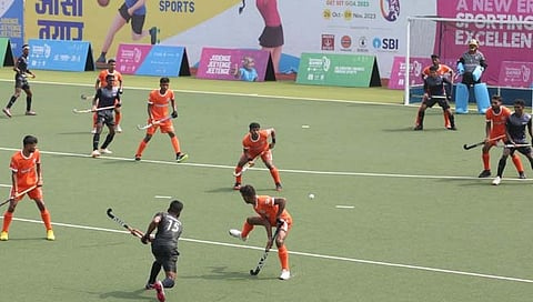 म्हापसा : पेडे येथील मैदानावर महाराष्ट्र-ओडिशा संघादरम्यानचा रंगलेला सामना.