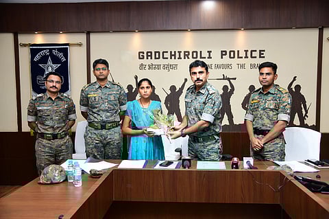 गडचिरोली : ११ लाखांचे बक्षीस असलेल्या जहाल नक्षली तरुणीचे पोलिसांपुढे आत्मसमर्पण