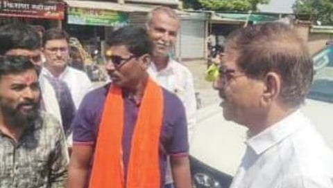 परभणी : सोनपेठमध्ये आमदारांची गाडी आडवून मराठा आंदोलकाची घोषणाबाजी