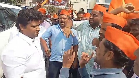 कोल्हापूर: मराठा आंदोलकांनी आमदार राजूबाबा आवळे यांची गाडी रोखली