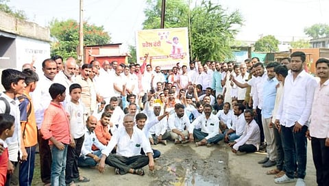 नांदेड : पावडेवाडीत आरक्षण मिळेपर्यंत राजकीय नेत्यांना प्रवेशबंदी; मराठा समाजाने घेतली शपथ