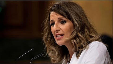 नारायण मूर्तींचा जास्त कामाचा सल्ला सोडाच, ‘हा’ देश कामाचे तास करतोय कमी | Work Hours in Spain